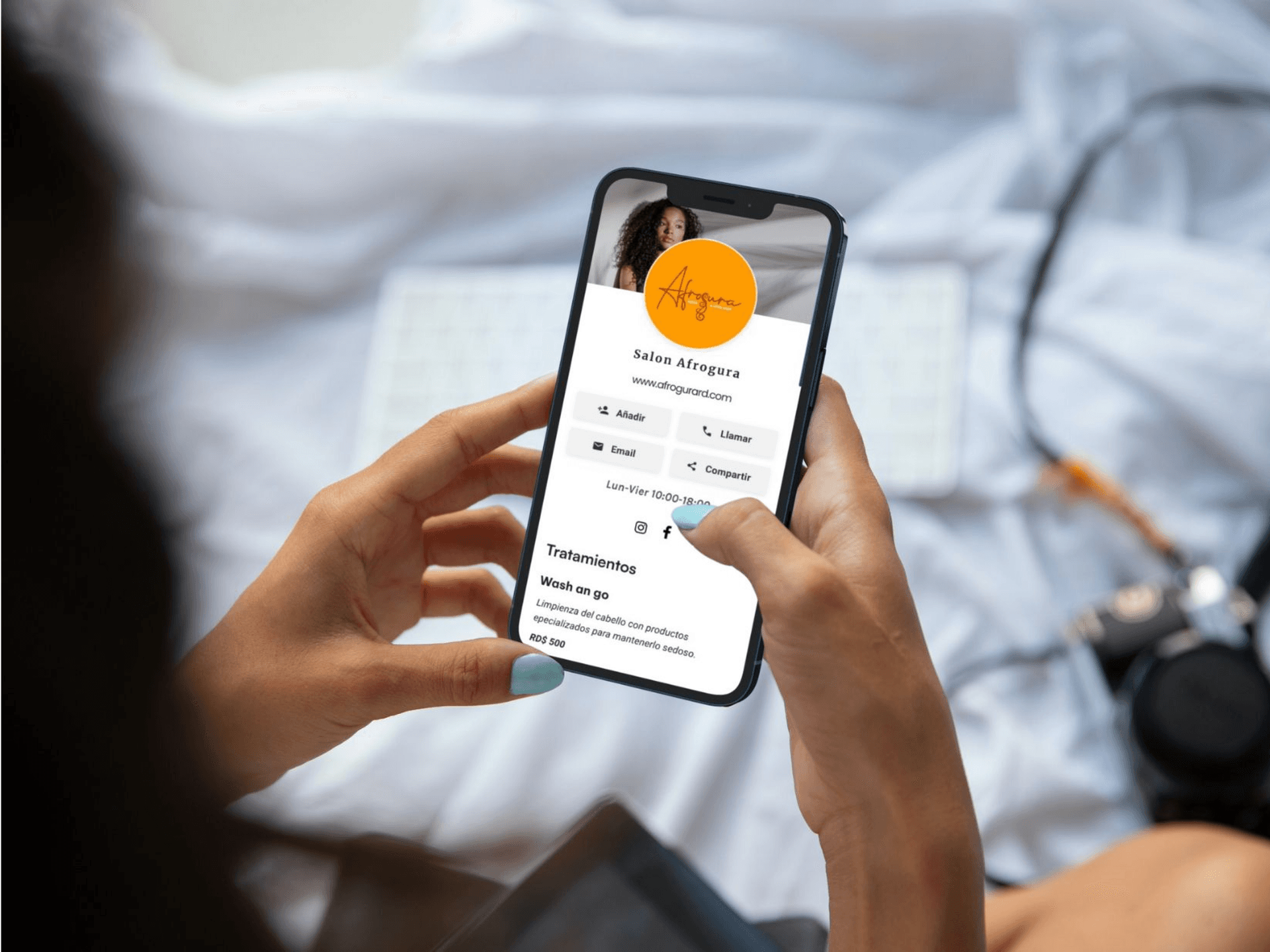 vCard de un negocio en un teléfono